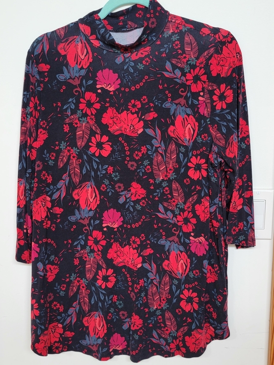 Penningtons Dresses & Skirts - Penningtons Black Long-Sleeve Floral Mock Neck Top with Red and Pink Blooms